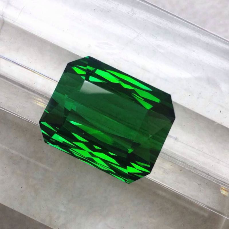 绿碧玺裸石,重量77.21ct,尺寸20*25*16