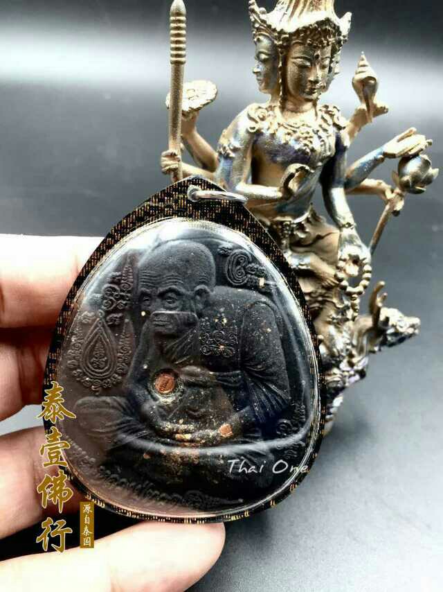 商品详情 龙婆卡龙(卡隆)已故的著名宝牙神僧(口腔中有龙牙)大师入