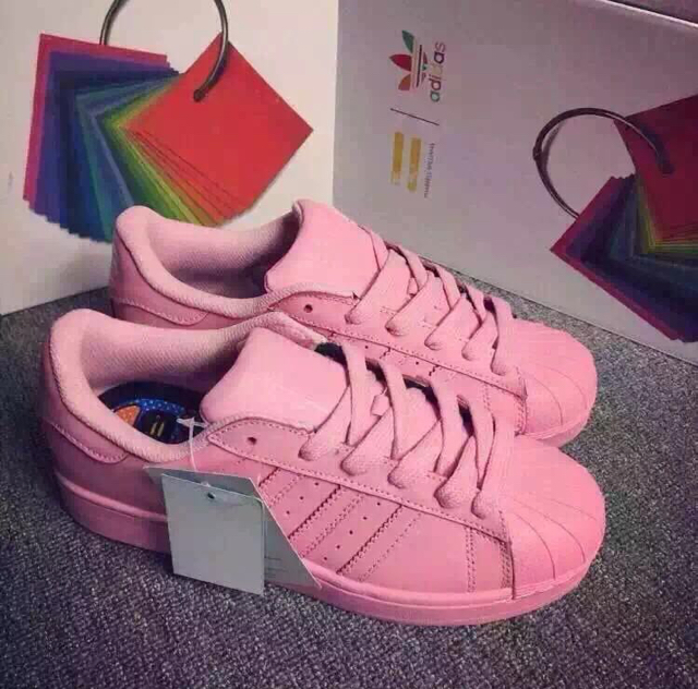 阿迪彩色贝壳头