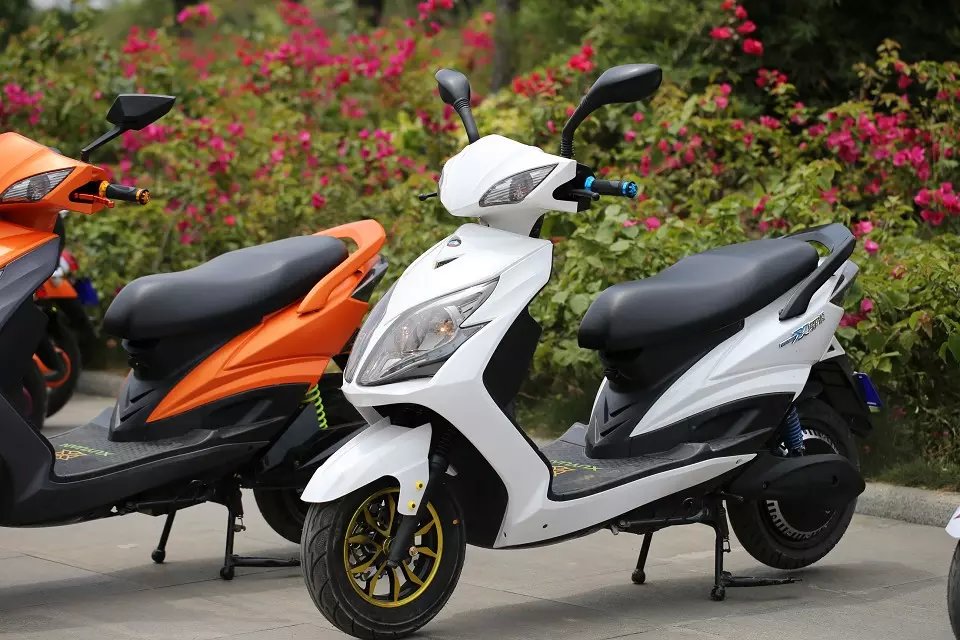 轩源雷霆王 型号tdr804z 60v 商务电动车