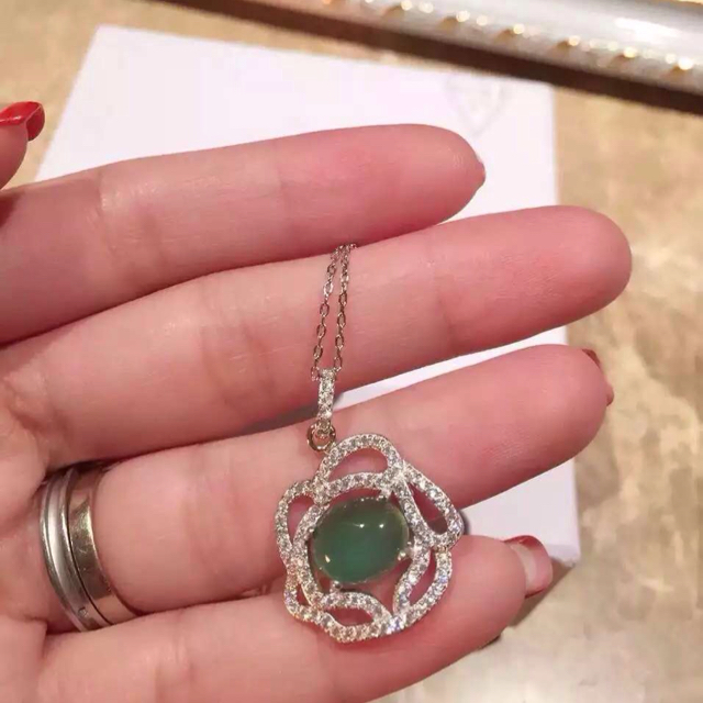 翡翠玉石玫瑰花项链