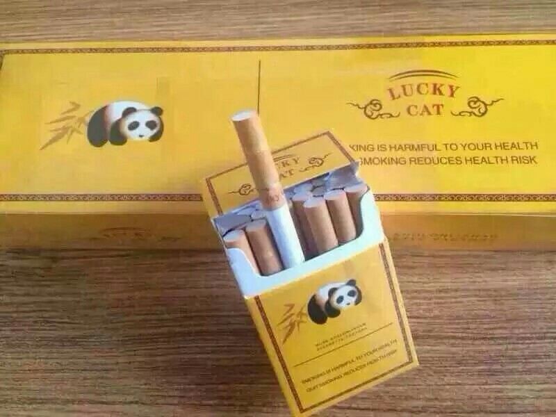 黄大熊猫香烟.