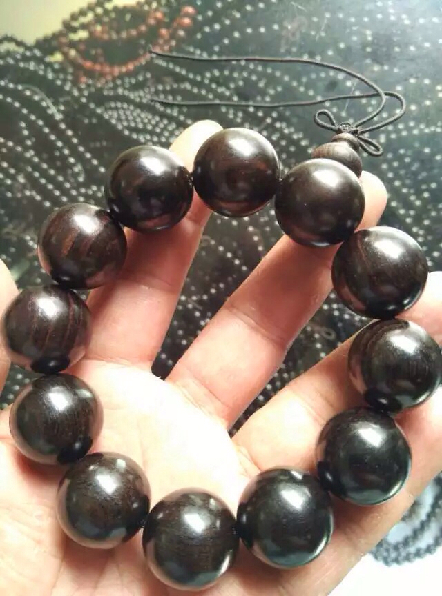 紫光檀手串,密度可比印度小叶紫檀.正圆小孔,手工精磨
