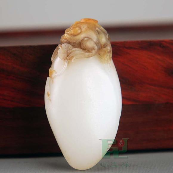 瑞玉祥玉器 和田玉 叶清作品 籽料 金钱缠身图片