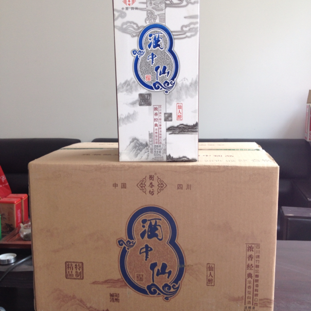 商品详情     酒中仙酒的创意来源于杜甫描写李白的诗句"天子唤来不