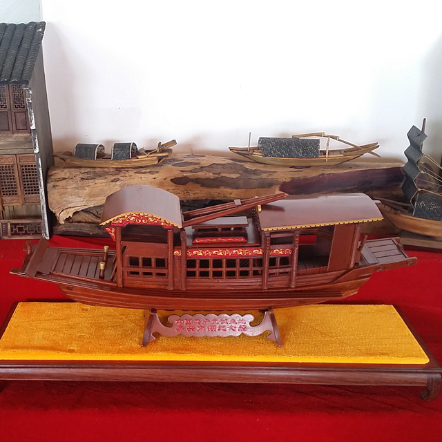 中共一大会址之一嘉兴南湖红船模型52厘米大小