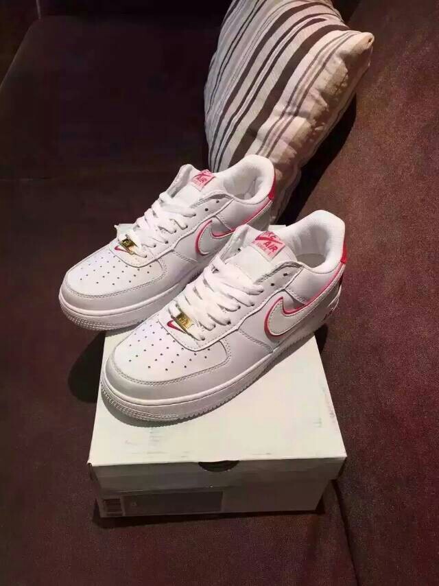 nike 空军一号 经典的复刻 史上最耐穿的一个款式 男女款 越旧越好看!