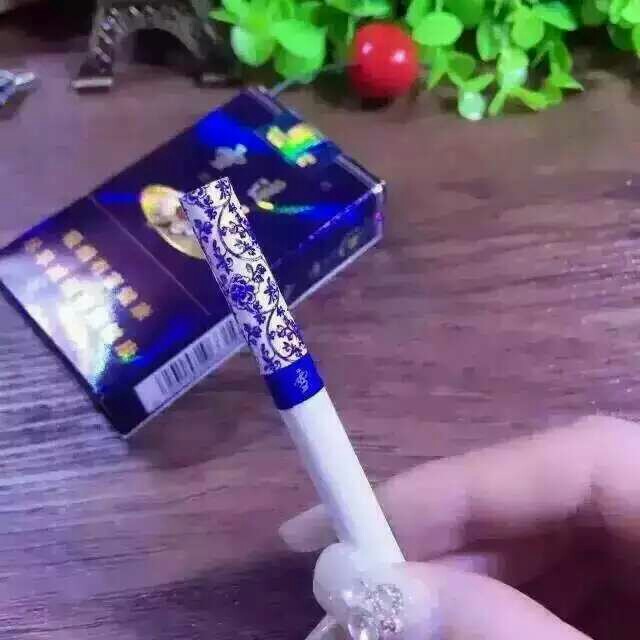 正品新疆雪莲青花瓷