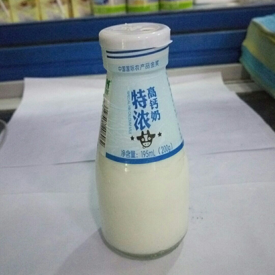 195ml 特浓高钙鲜牛奶 - 外贸光明鲜奶吧