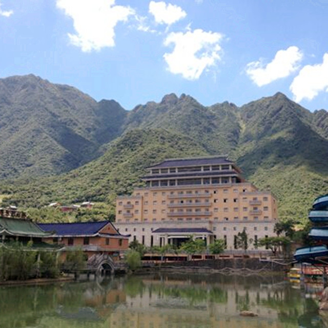 澎湃故居,鸡鸣寺,入住〈莲花山温泉度假村〉豪华2天