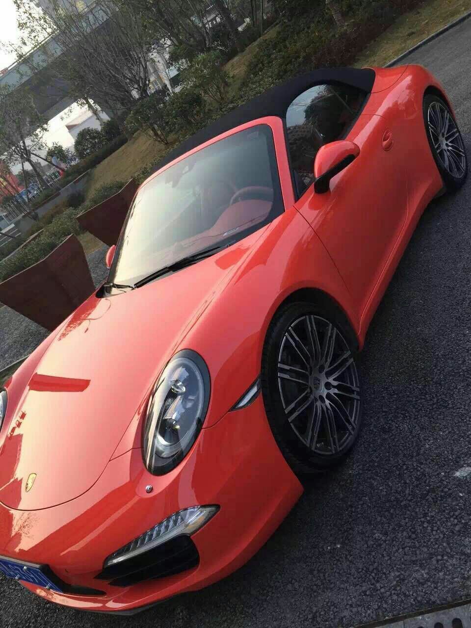 红色保时捷15款911敞篷2600
