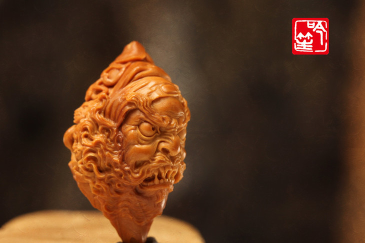 橄榄核雕《钟馗戏鬼》,作者:天鹰,已被收藏!