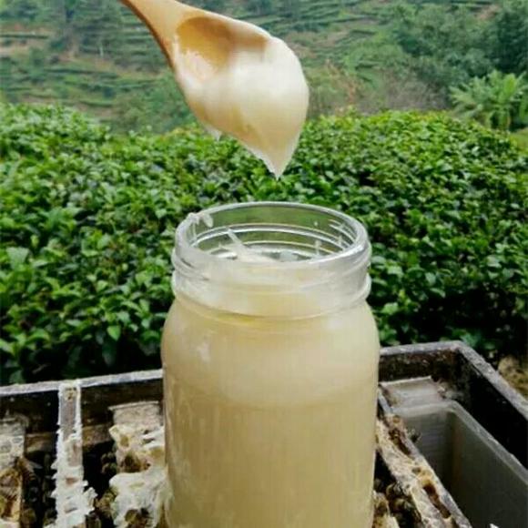 商品详情 蜜打好过滤后直接装瓶,保证纯正无掺杂 现在天冷冬蜜状态