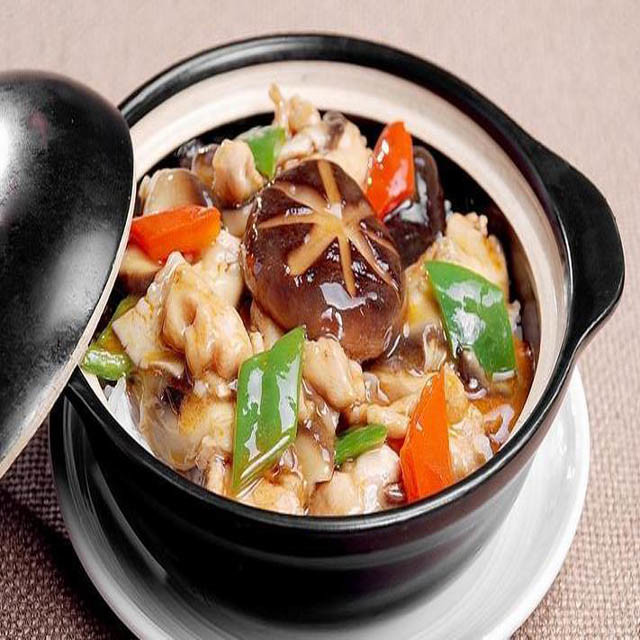 香菇滑鸡煲仔饭