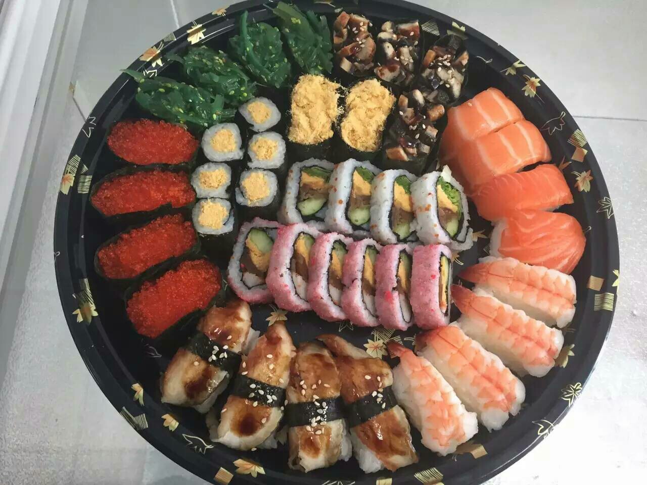 豪华多彩寿司拼盘