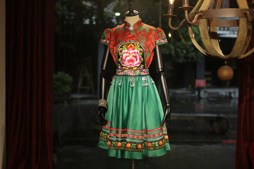 山谷居民品牌时尚苗绣服饰/女装 - 金碧芙蓉 商品图1