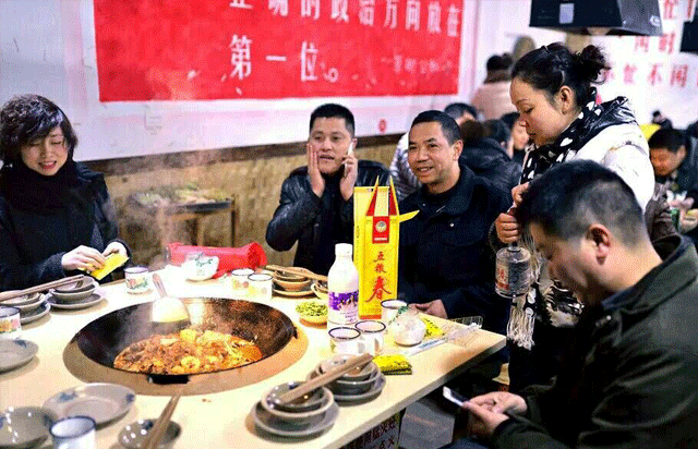 谢师恩,五粮春题名有礼!追逐梦想,成就未来