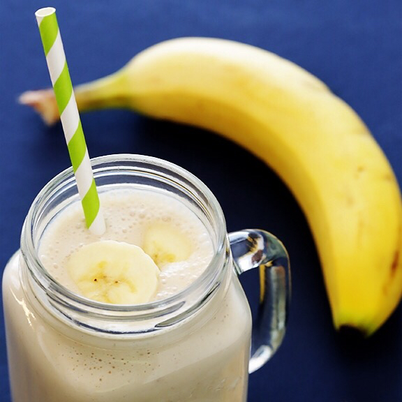 鲜榨香蕉牛奶汁 banana milk juice