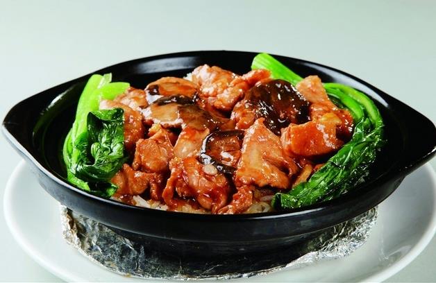香菇滑鸡煲仔饭