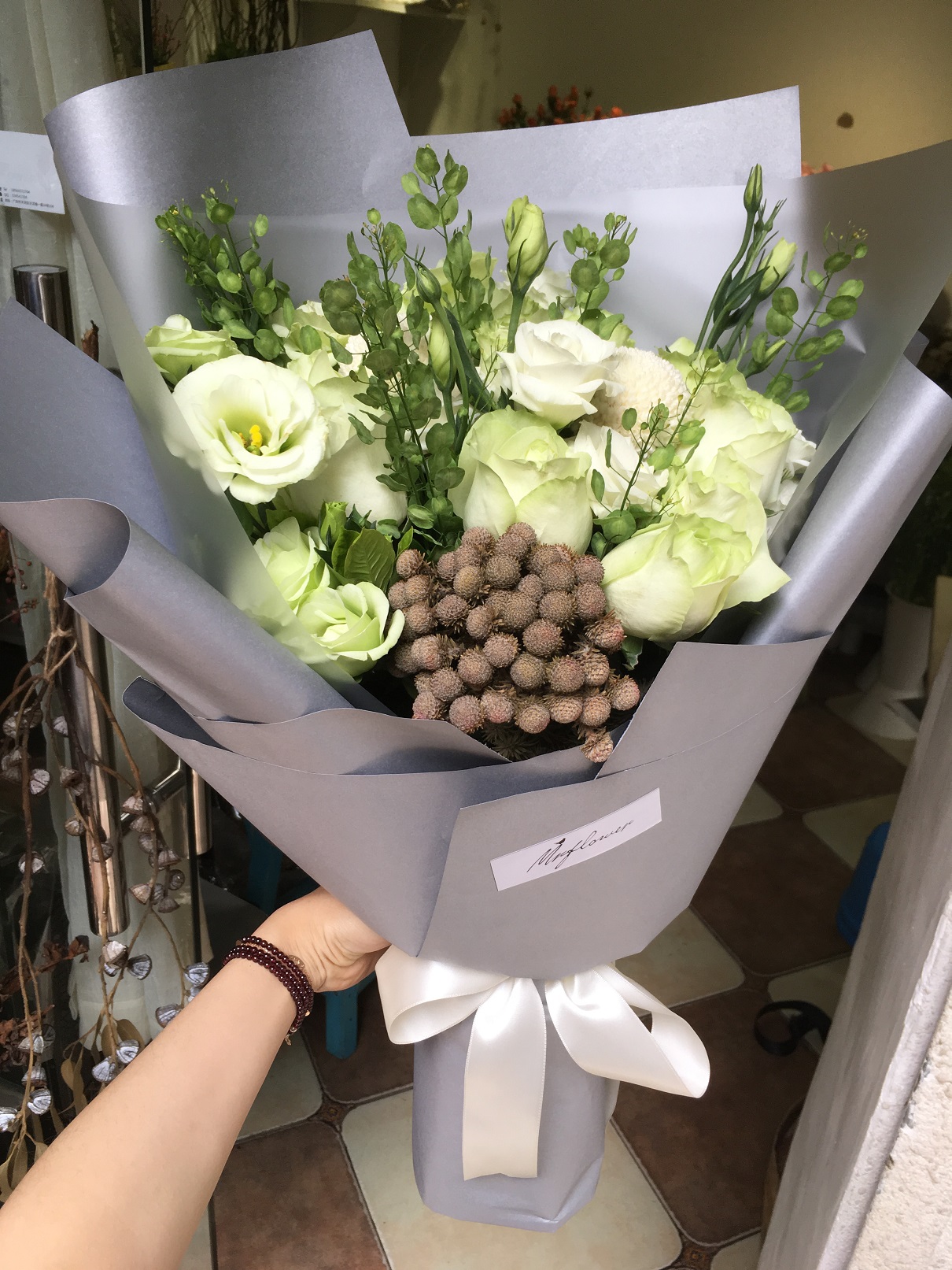 白玫瑰洋桔梗花束 3