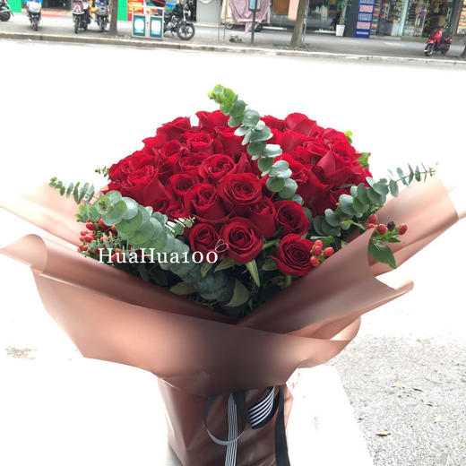 永远爱你丨99朵红玫瑰+尤加利叶花束 商品图5