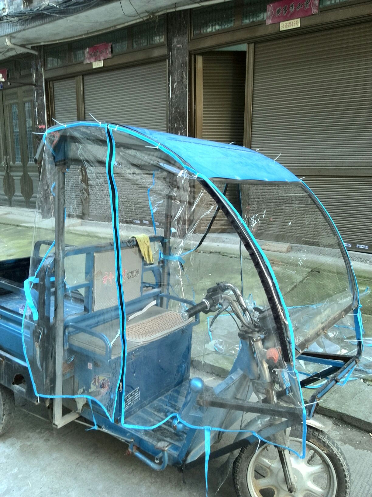 电动车三轮车钢化玻璃棚雨披雨帘挡雨挡风三轮车高清挡雨帘不带棚