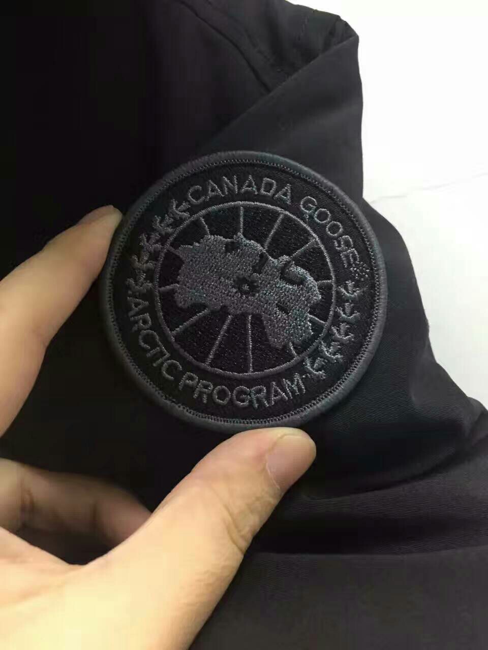 正品 加拿大鹅 黑色两个口袋 徽标这款 目前现货有m/6件 xl/1件 2xl