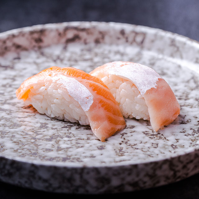 生|三文鱼腩握寿司