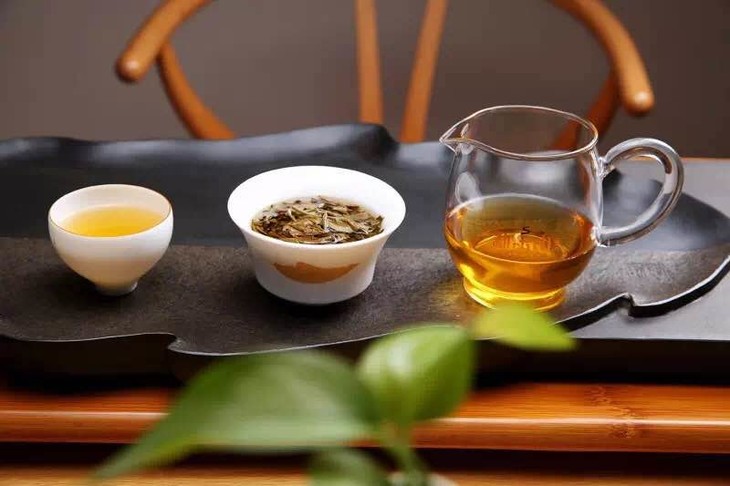2017年永乐(酉凤来仪)鸡年纪念生饼礼盒装680g