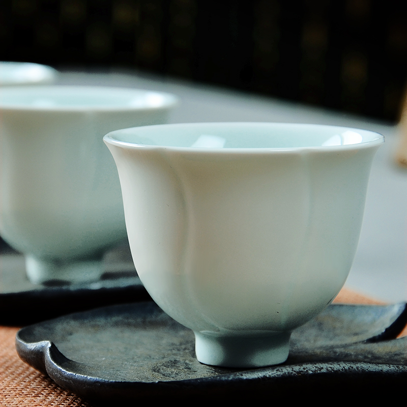永利汇 粉青瓷莲花型品茗杯功夫小茶杯陶瓷颜色釉个人