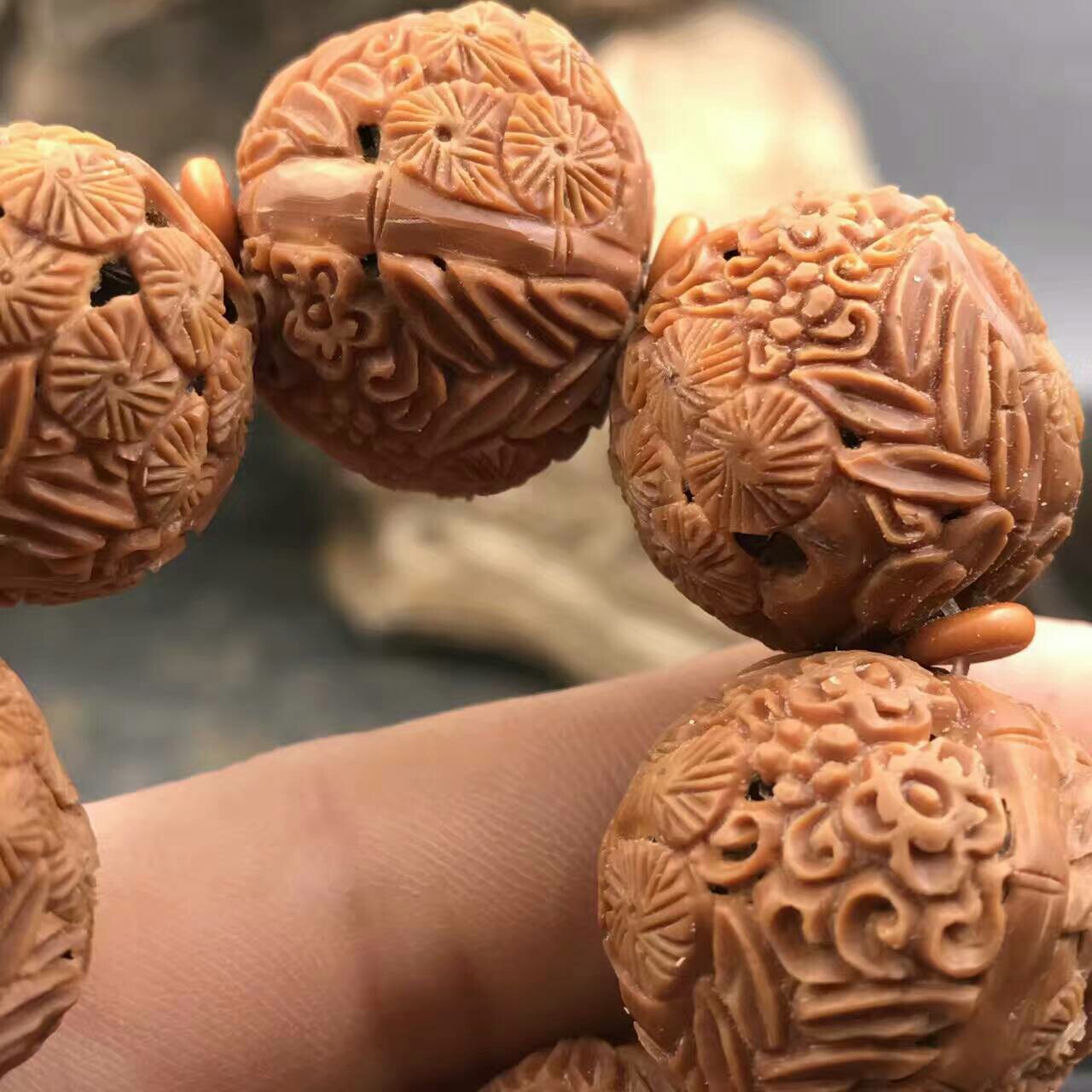 新品镂空雕刻核桃上新 【梅兰菊】