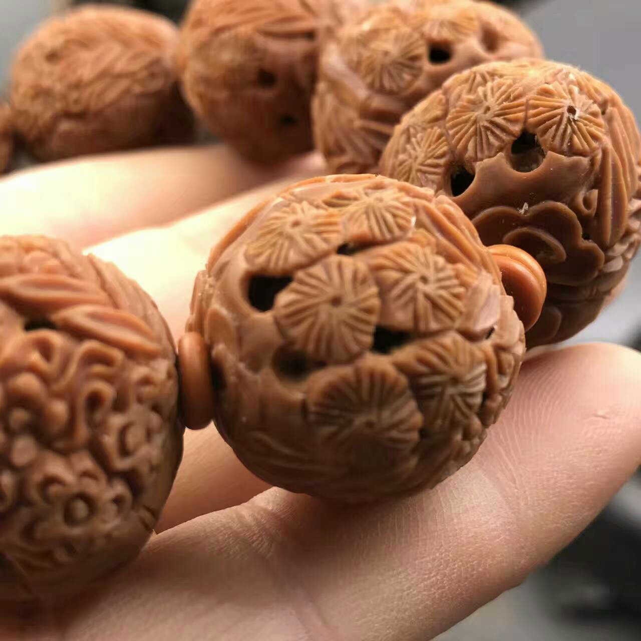 新品镂空雕刻核桃上新 【梅兰菊】
