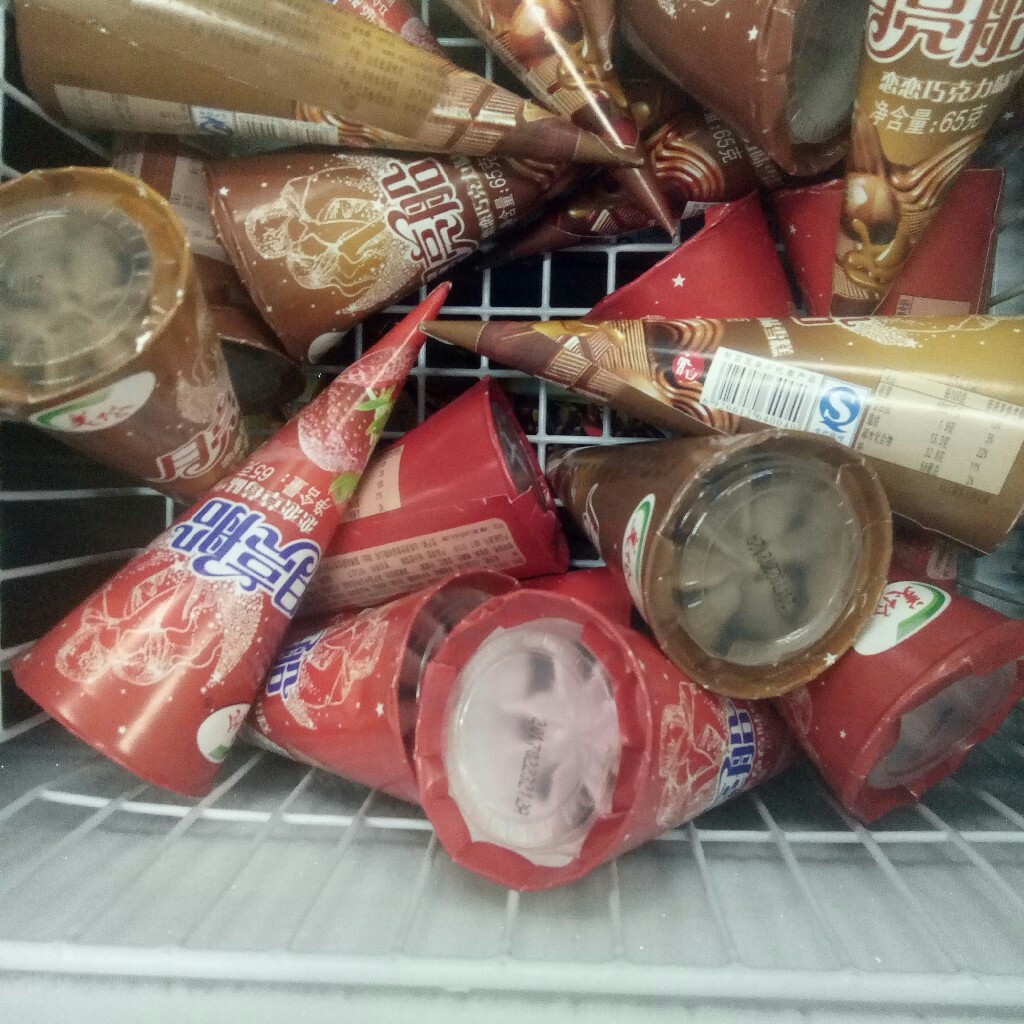 美伦月亮船草莓