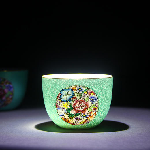 【宝瓷林】湖水绿扒花粉彩开光万花大罗汉杯 商品图1