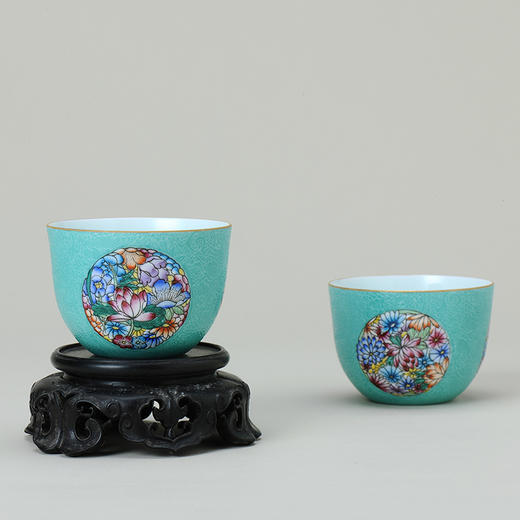 【宝瓷林】湖水绿扒花粉彩开光万花大罗汉杯 商品图3