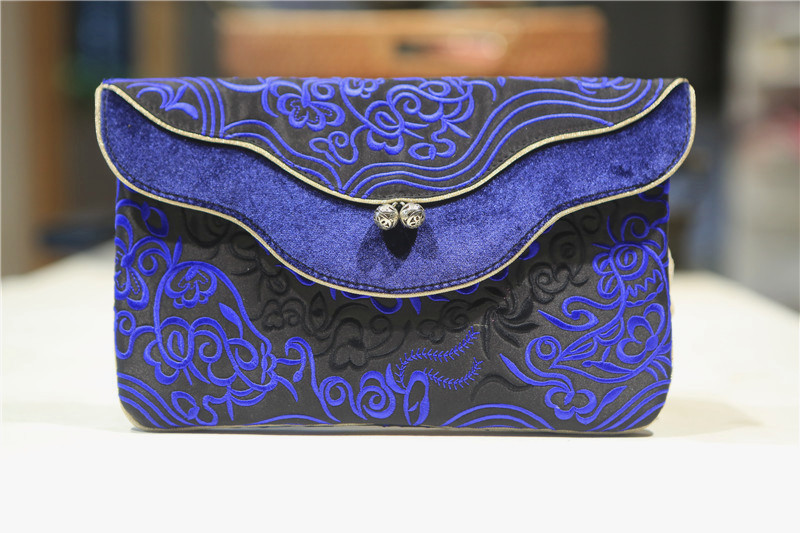 山谷居民品牌时尚苗绣手拿包——兰若