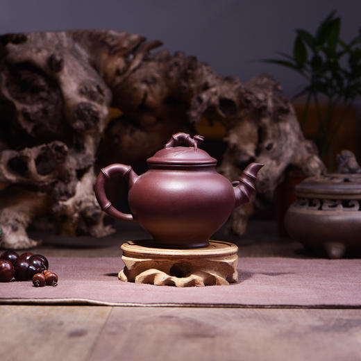 紫砂-宜兴徐夕萍半手工紫泥笑樱竹节壶 商品图2