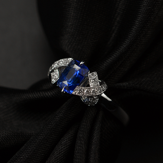 海瑞温斯顿蓝色蓝宝石18k金镶钻戒指