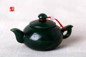 和田碧玉【清茶碧盏】精雕茶壶摆件｜一片冰心在玉壶｜总重87.40g，赠证书