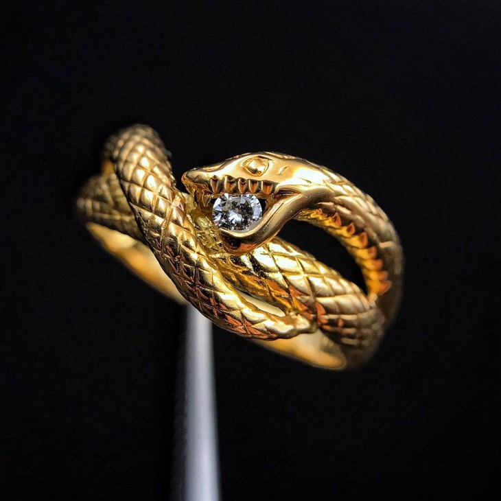 蛇形戒指