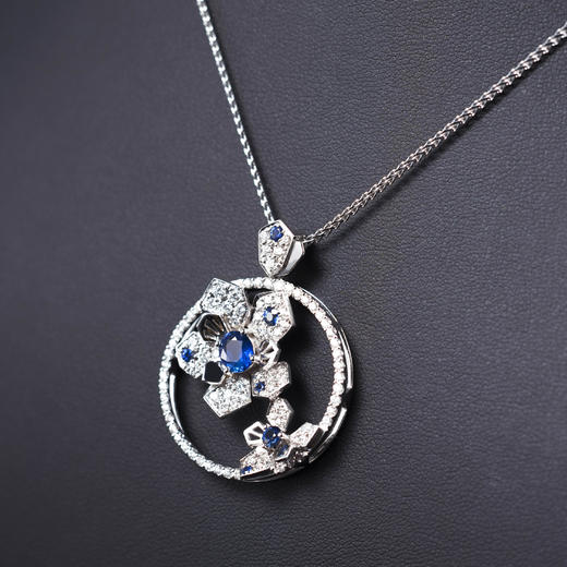 「临水照花」蓝宝石钻石白金吊坠 商品图3