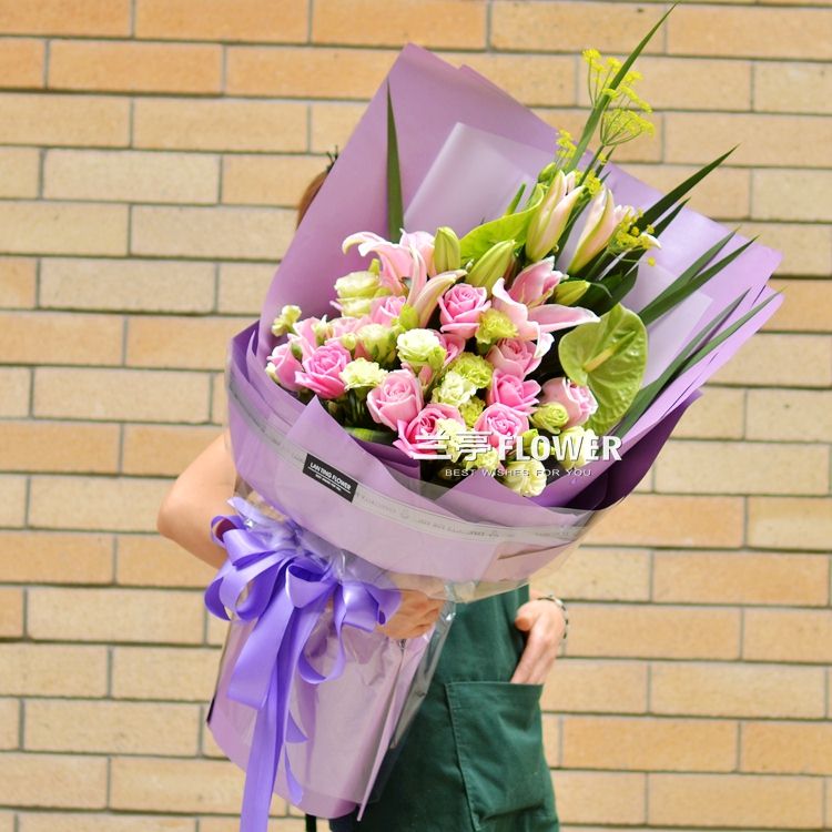 长沙鲜花同城速递熊抱超大花束百合花玫瑰高端花束生日祝福鲜花