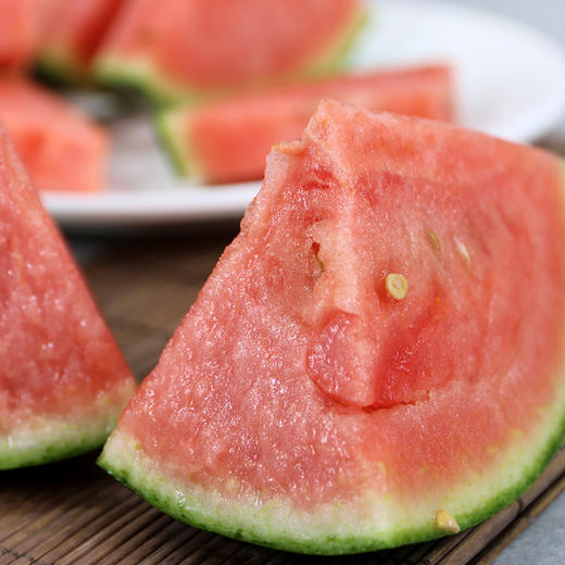 秋茬沙甜小西瓜！皮薄籽少 汁甜味美 850克  两份减5元 商品图1