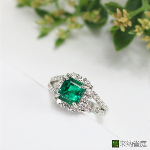 铂金镶钻天然祖母绿戒指 商品图0