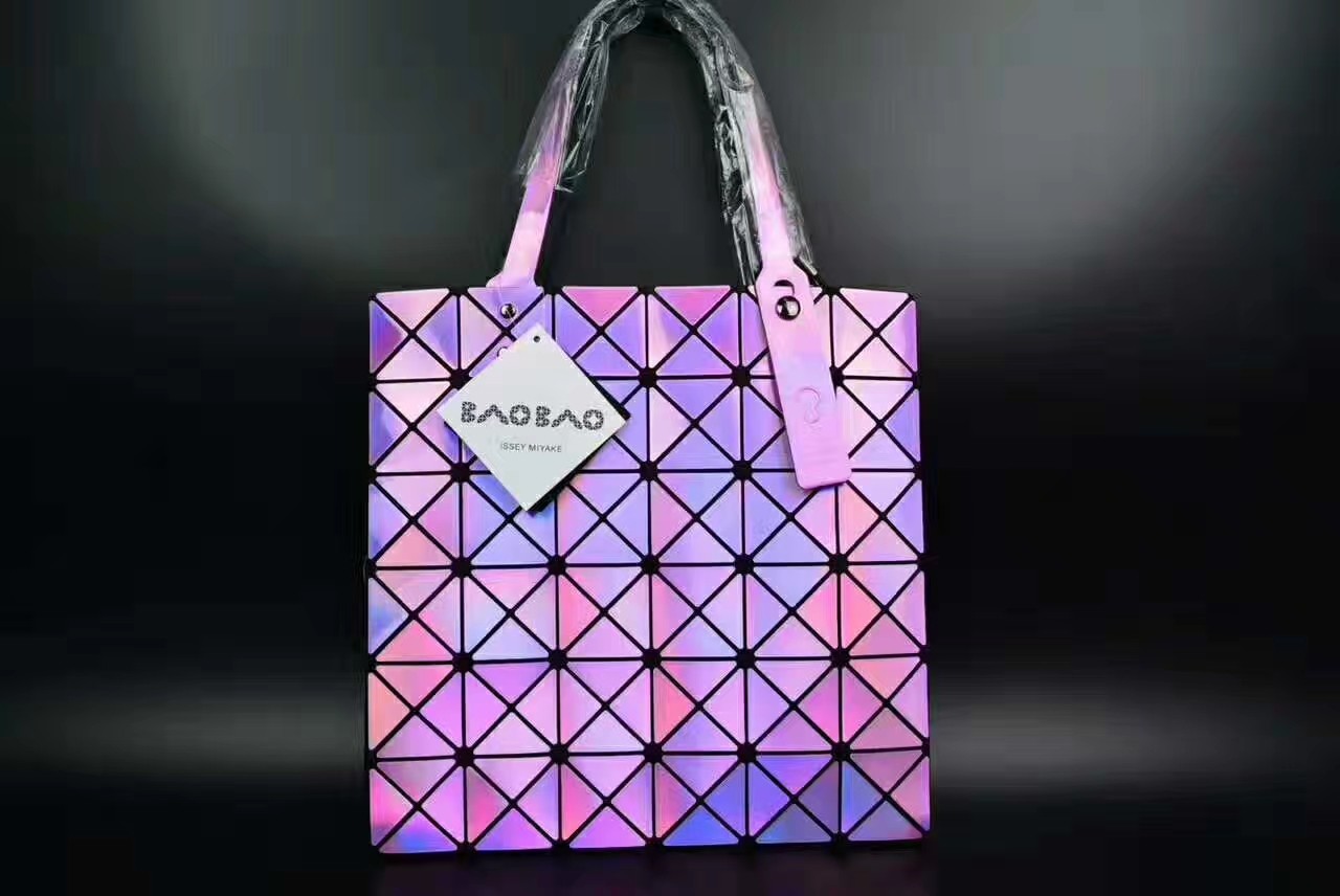 新款 三宅一生 BAOBAO ISSEY MIYAKE 镭射系列