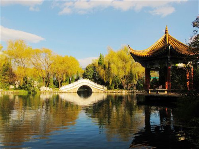 是云南省宣威市的一片公园.占地