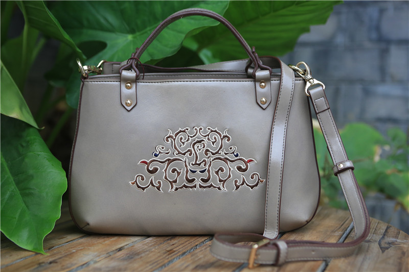 山谷居民品牌时尚苗绣单手提/斜挎包——启纹