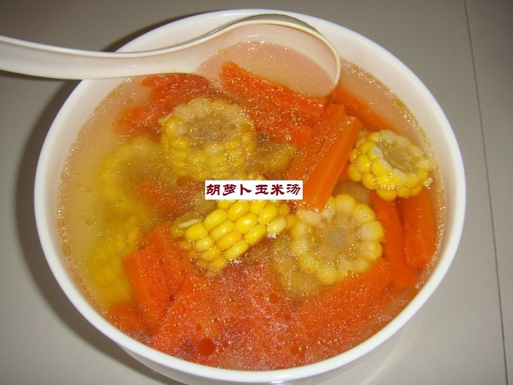 玉米红萝卜汤,是最佳汤配料组合 胡萝卜玉米汤的做法步骤