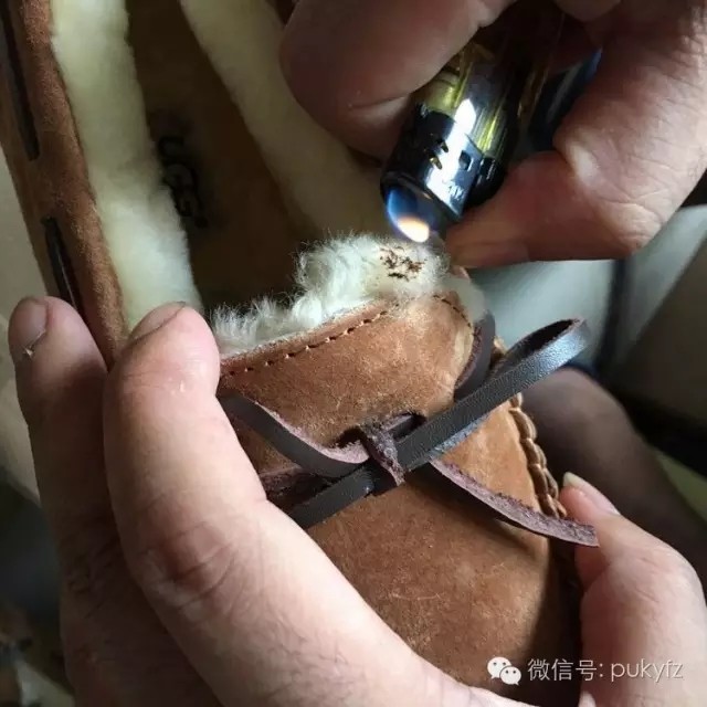 燃烧时会有类似烧头发的蛋白质燃烧味道! 纯羊毛无疑!