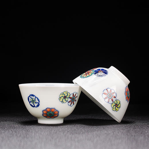 宝瓷林青花斗彩皮球花杯 商品图4